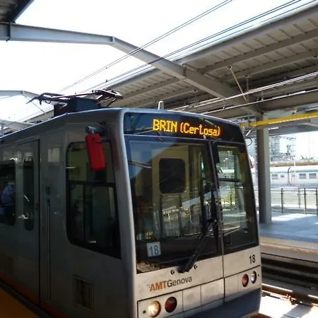 アパート Alexandra Near Metro ジェノヴァ